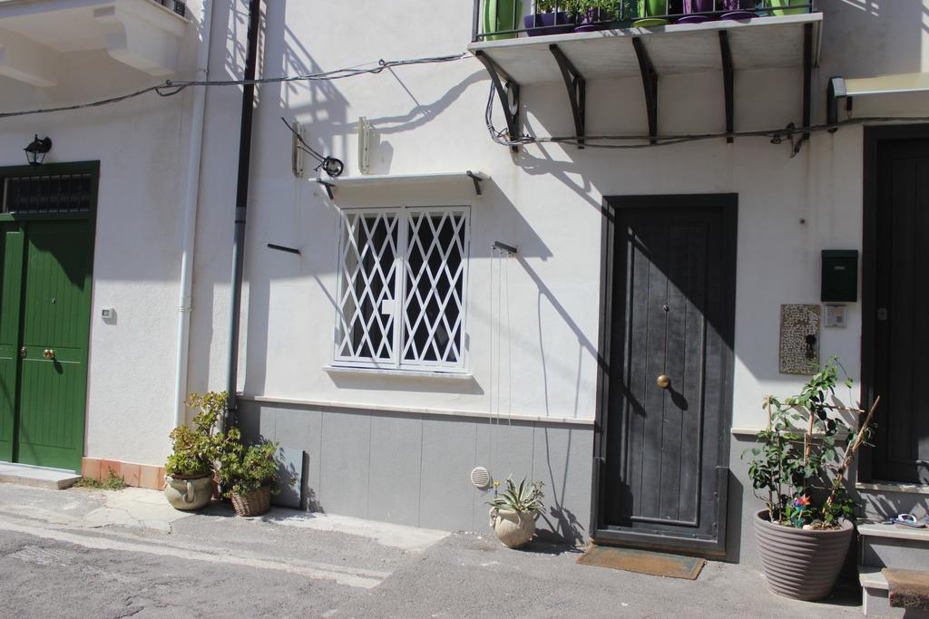 Casa Mamo Apartment Мондело Стая снимка